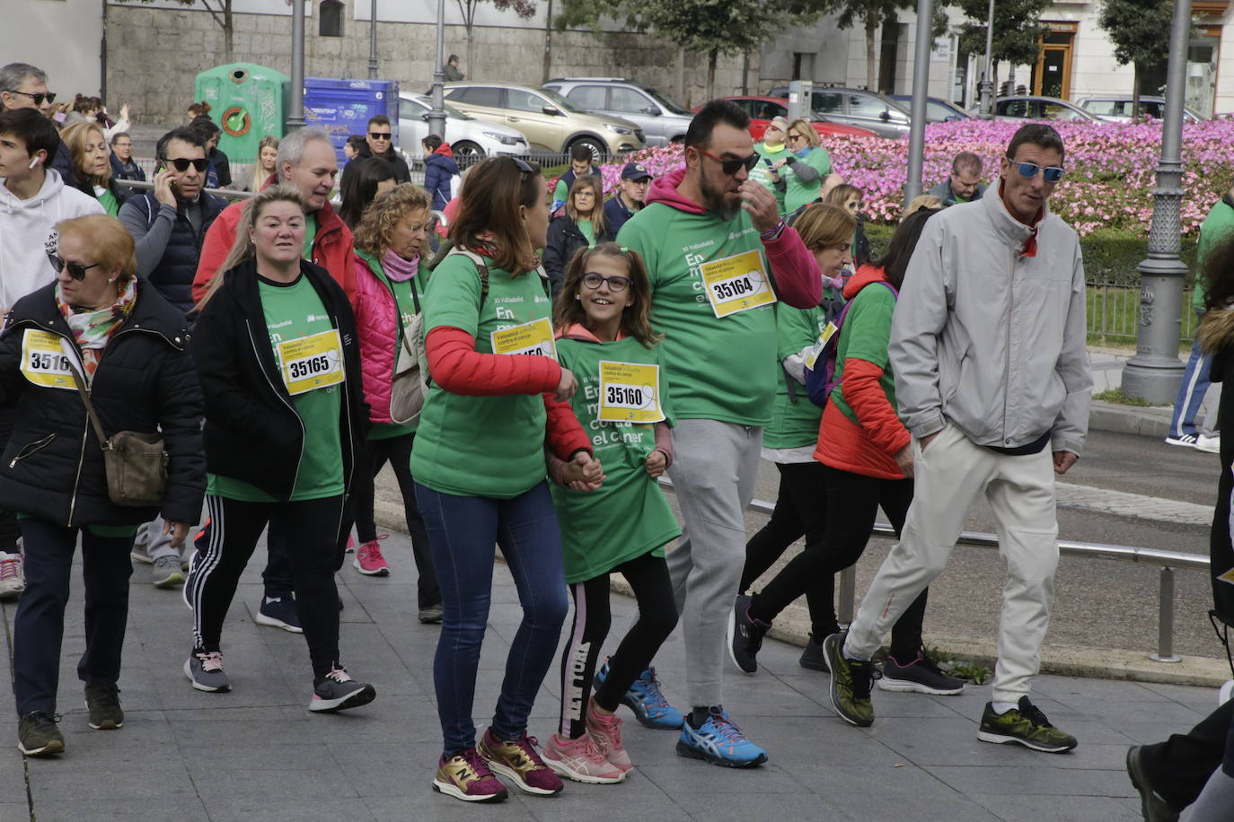 Fotos: La marcha contra el cáncer llena Valladolid de verde