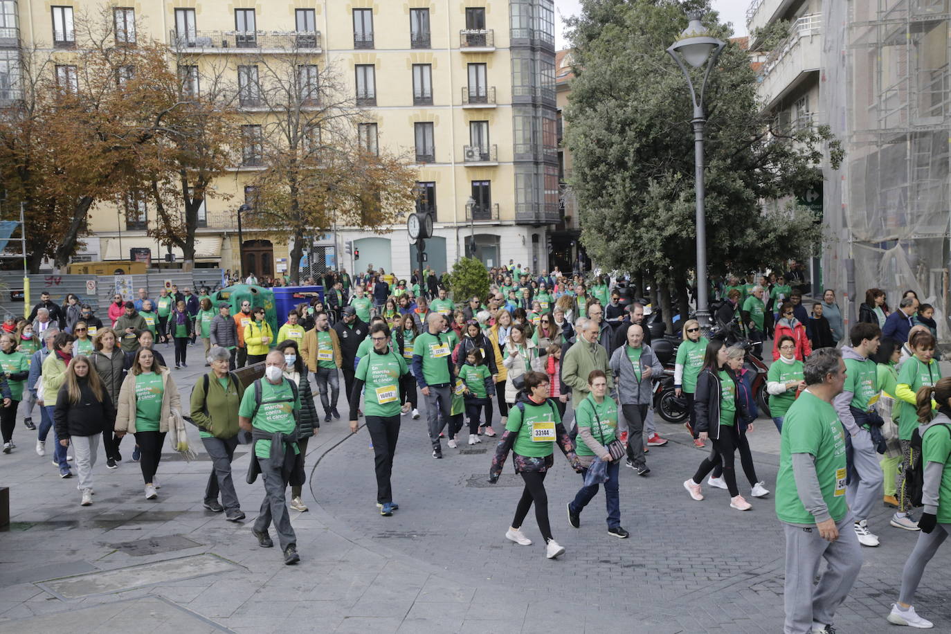 Fotos: La marcha contra el cáncer llena Valladolid de verde