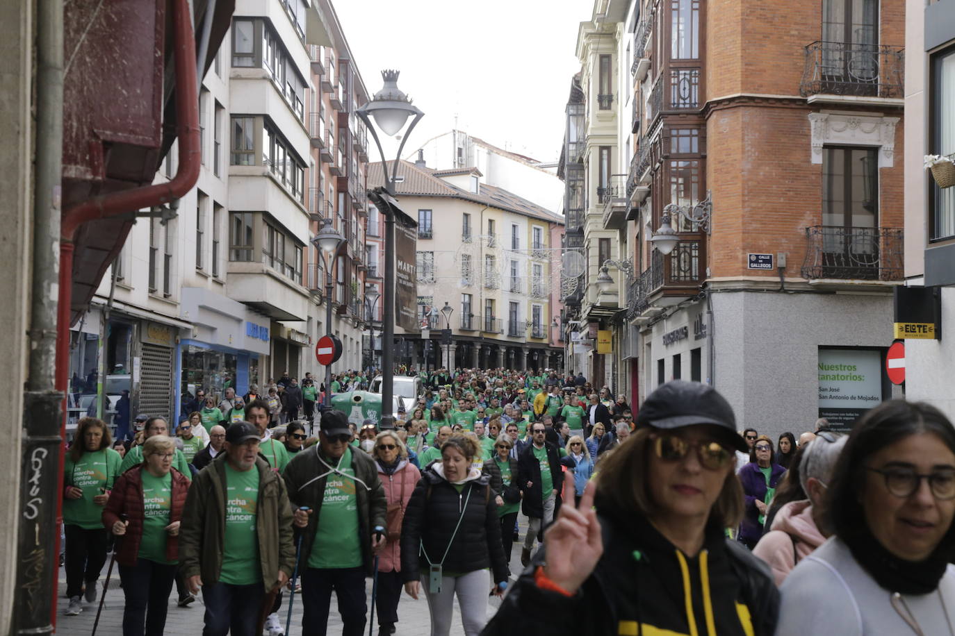 Fotos: La marcha contra el cáncer llena Valladolid de verde