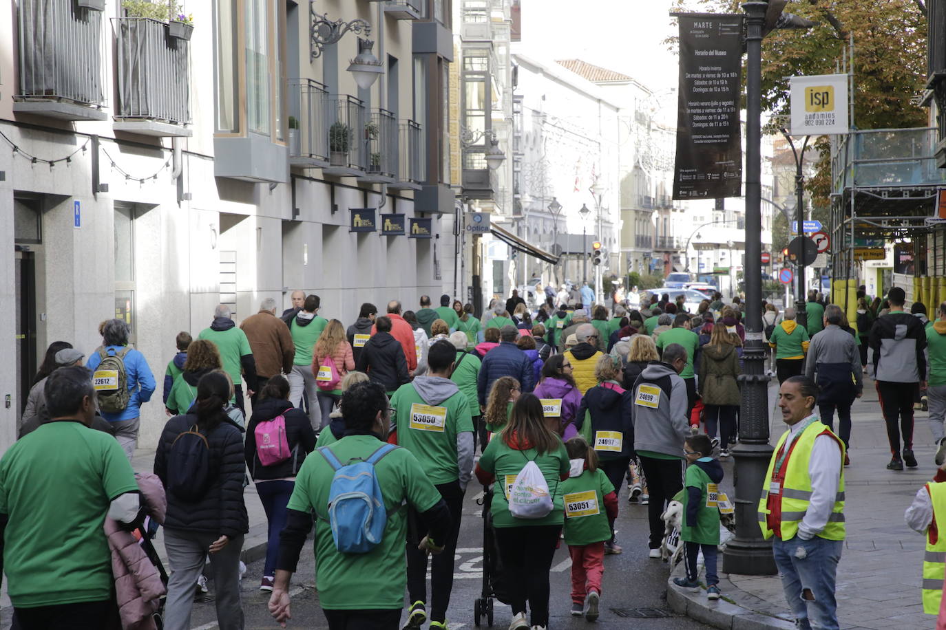 Fotos: La marcha contra el cáncer llena Valladolid de verde