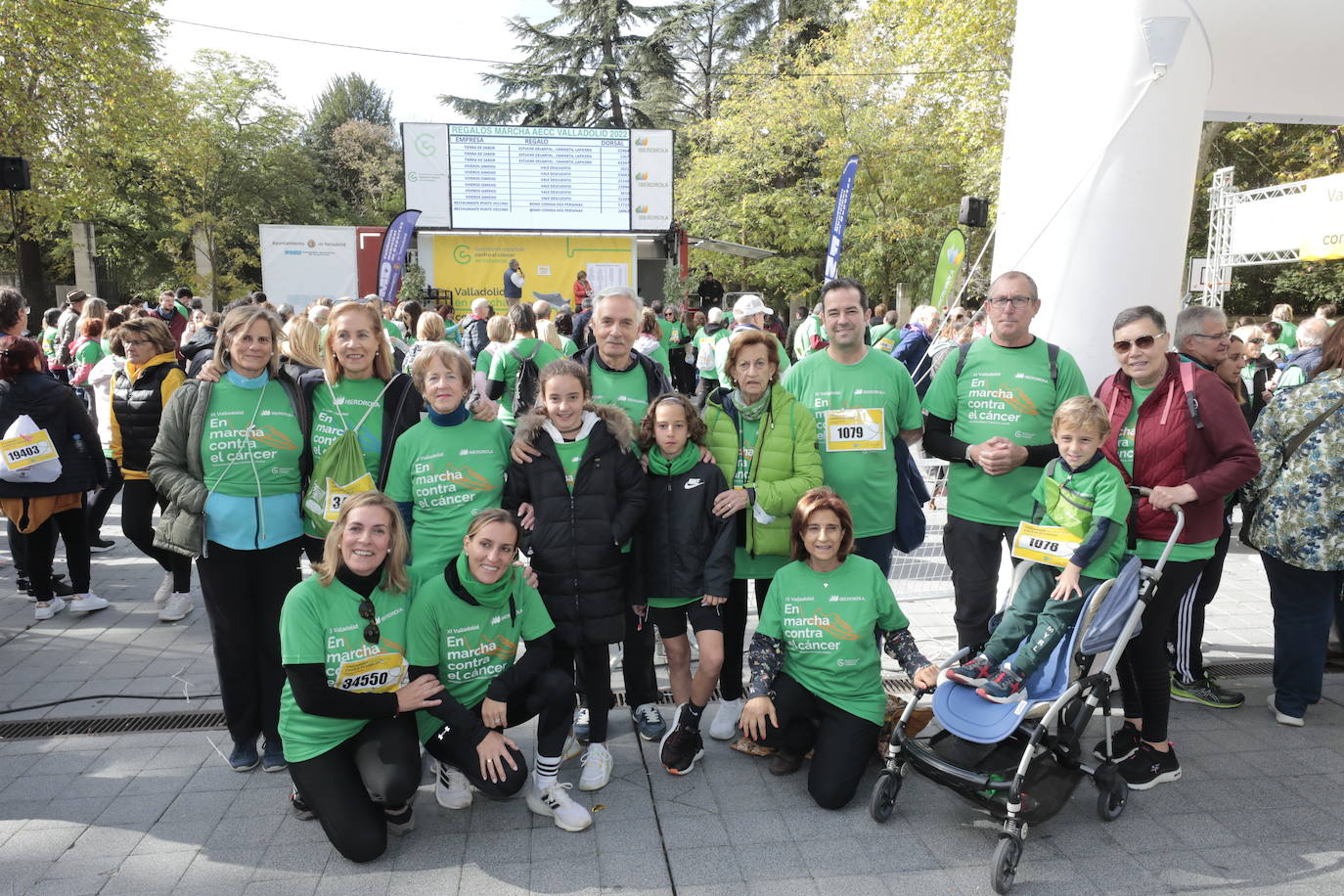 Fotos: La marcha contra el cáncer llena Valladolid de verde