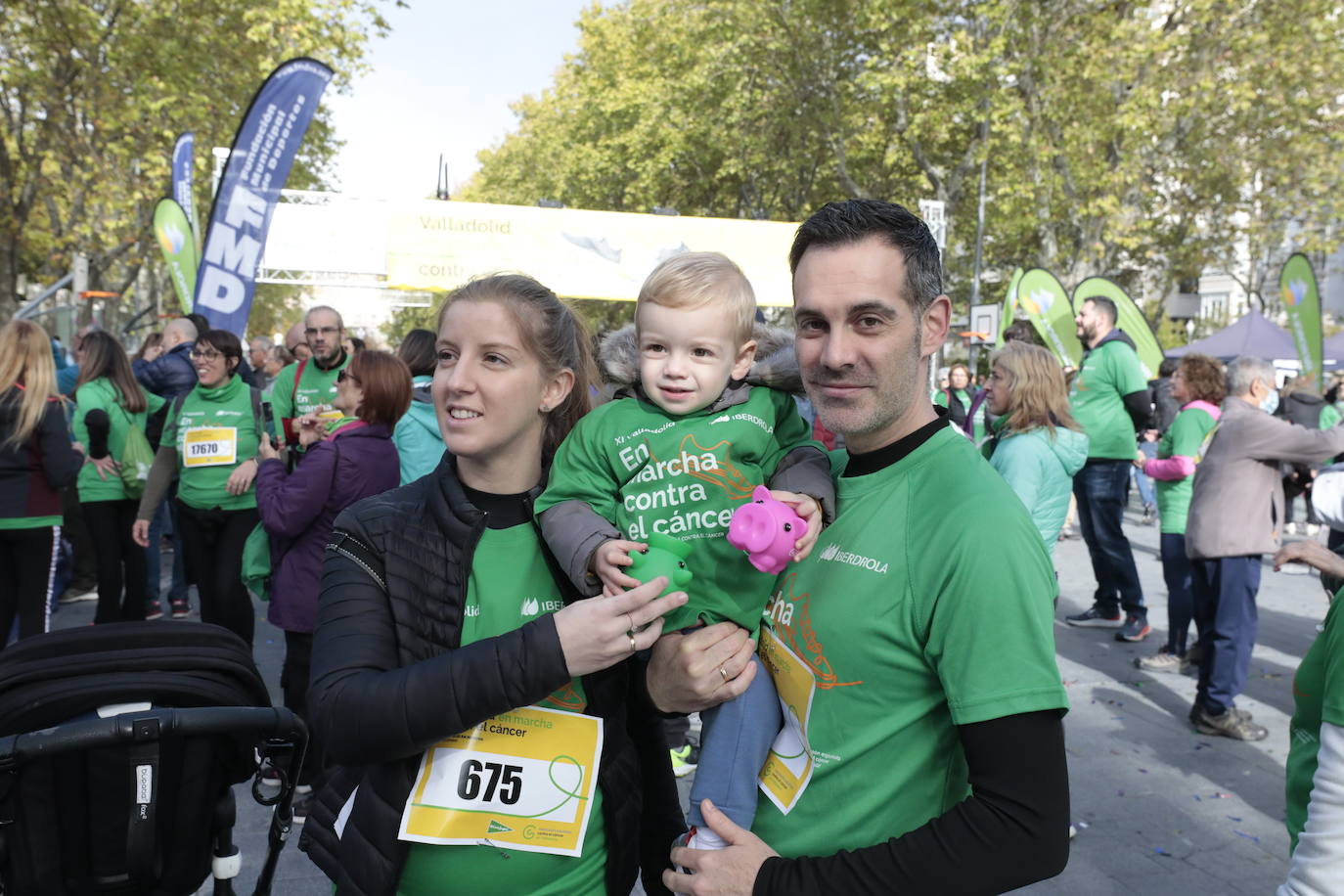 Fotos: La marcha contra el cáncer llena Valladolid de verde