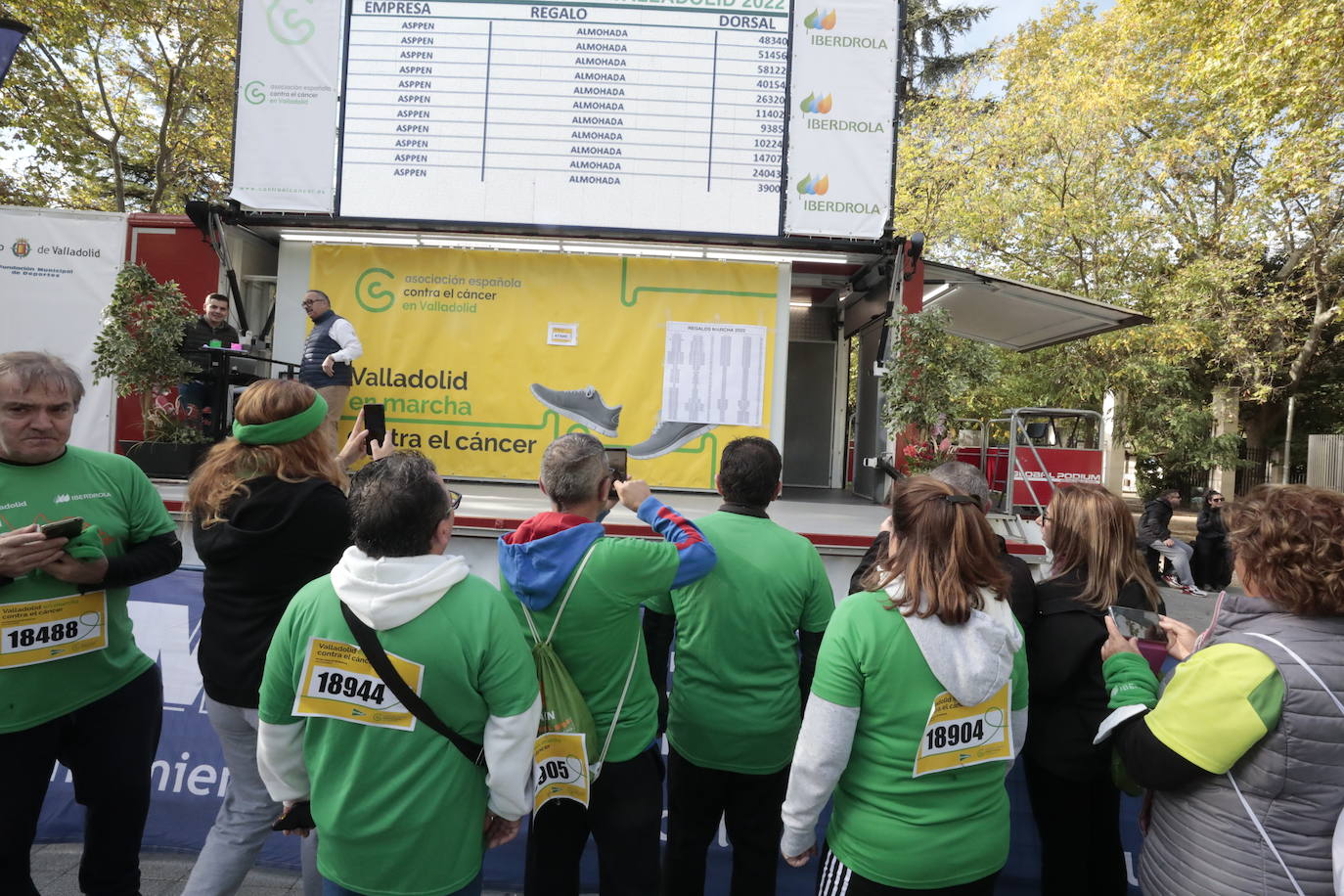 Fotos: La marcha contra el cáncer llena Valladolid de verde