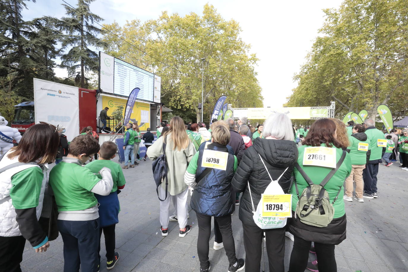 Fotos: La marcha contra el cáncer llena Valladolid de verde