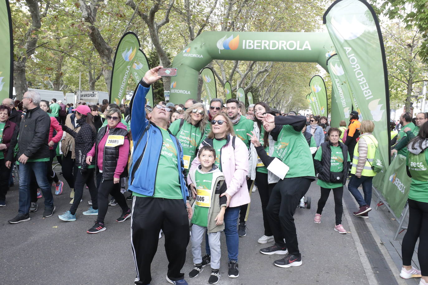 Fotos: La marcha contra el cáncer llena Valladolid de verde