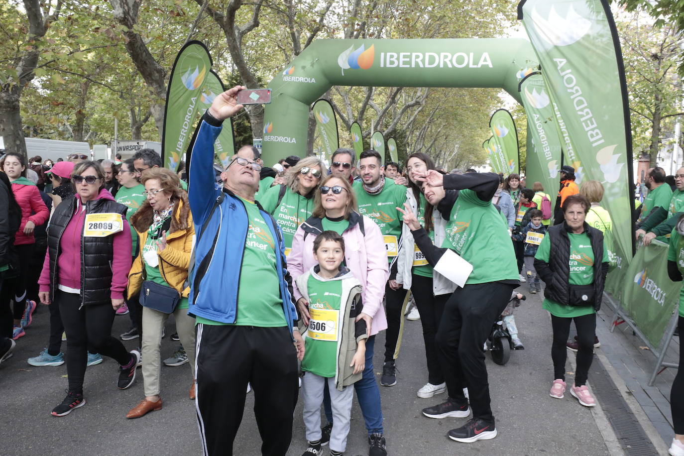 Fotos: La marcha contra el cáncer llena Valladolid de verde