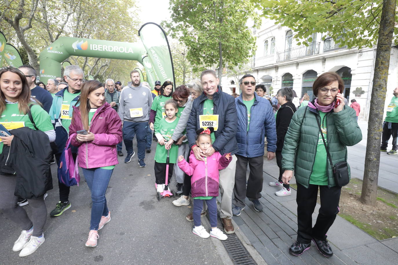 Fotos: La marcha contra el cáncer llena Valladolid de verde