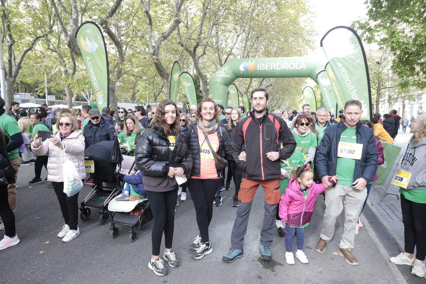 Fotos: La marcha contra el cáncer llena Valladolid de verde