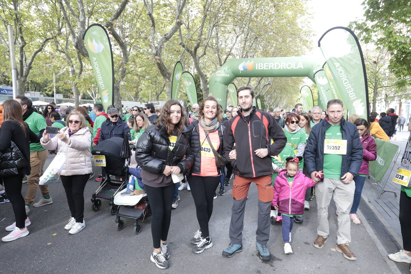 Fotos: La marcha contra el cáncer llena Valladolid de verde