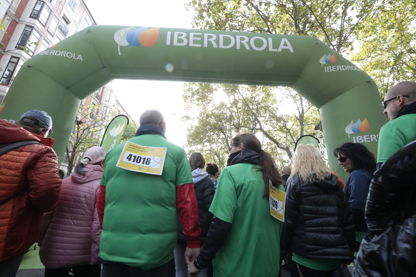 Fotos: La marcha contra el cáncer llena Valladolid de verde