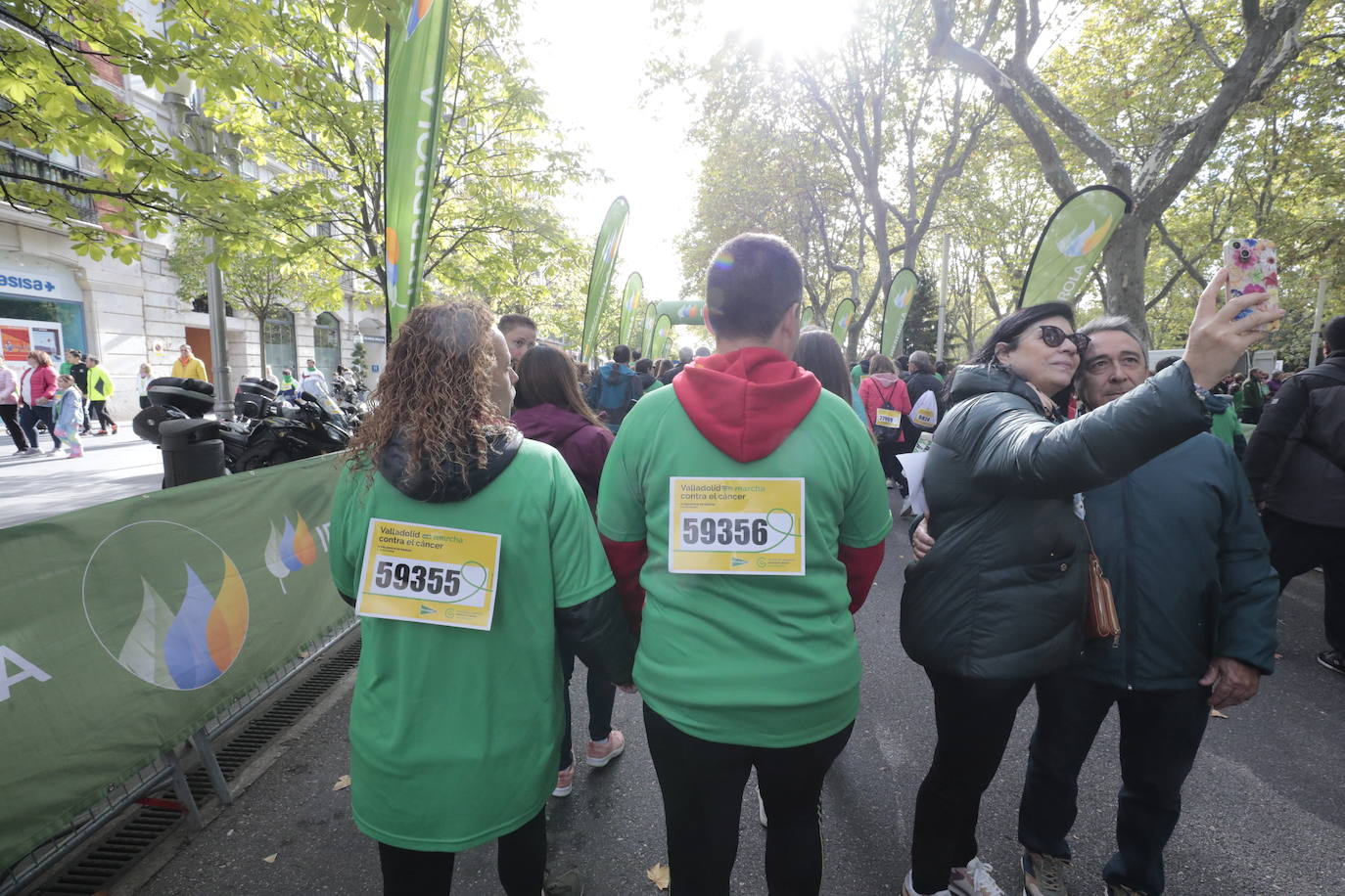 Fotos: La marcha contra el cáncer llena Valladolid de verde