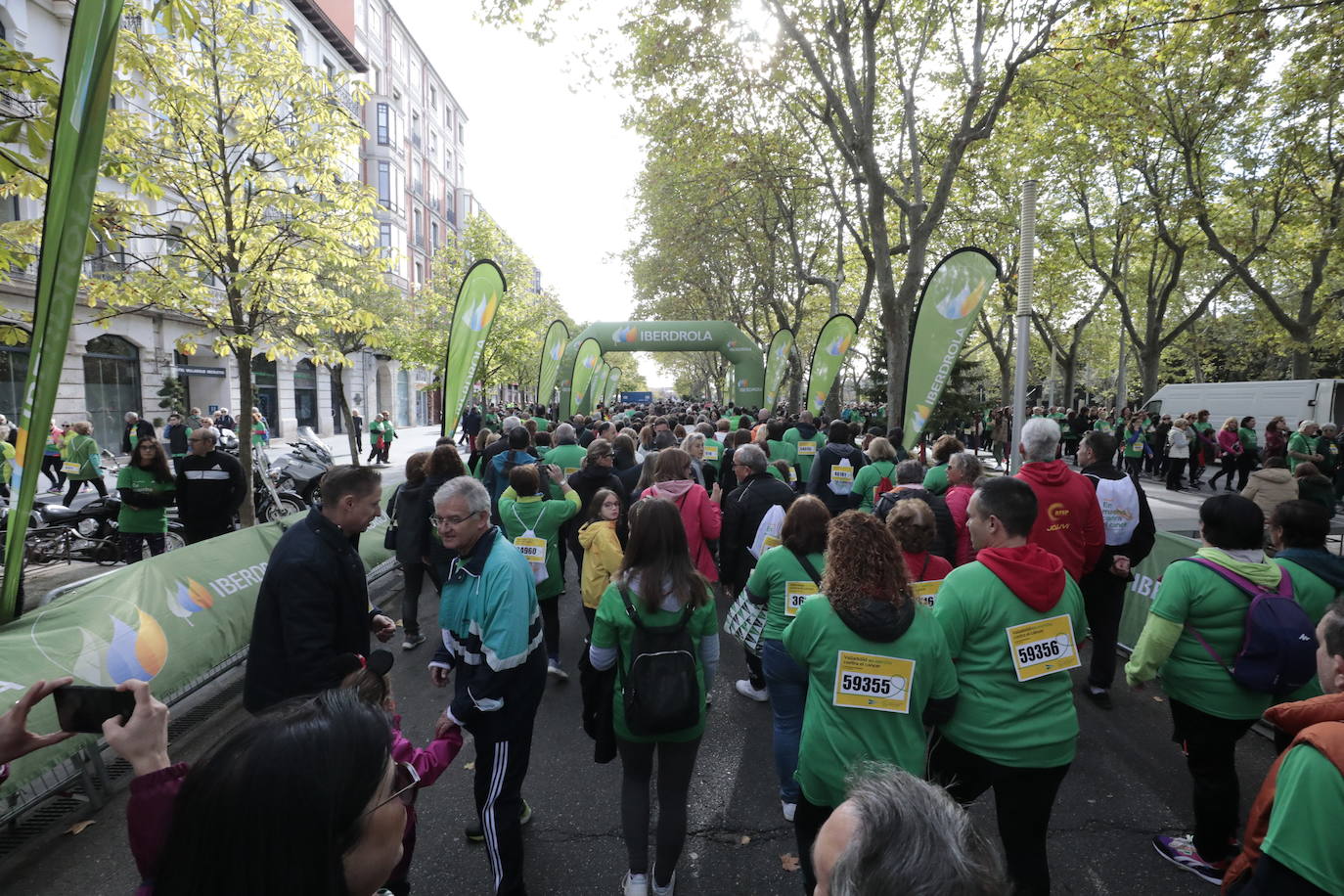 Fotos: La marcha contra el cáncer llena Valladolid de verde