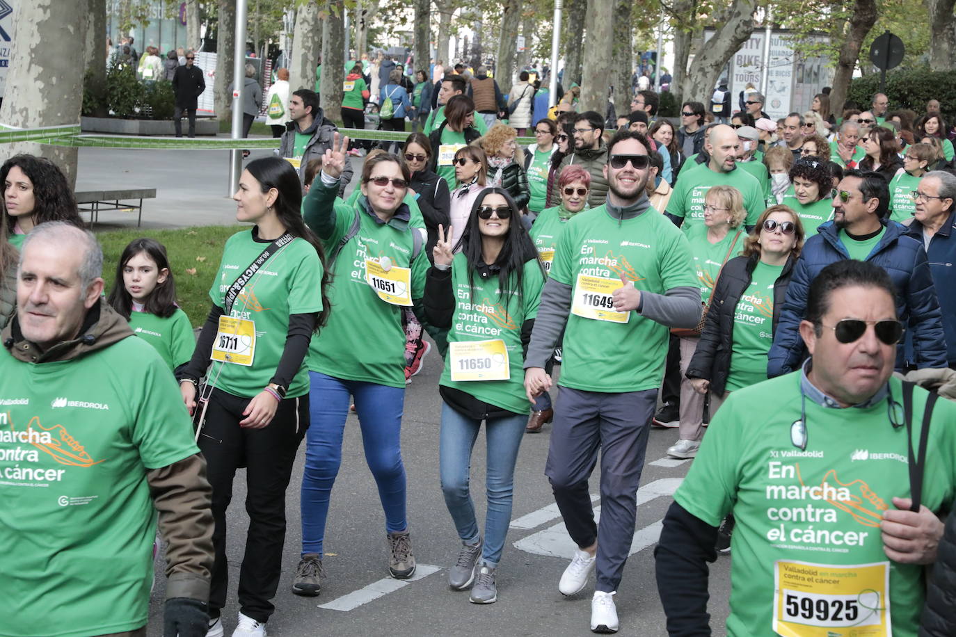 Fotos: La marcha contra el cáncer llena Valladolid de verde