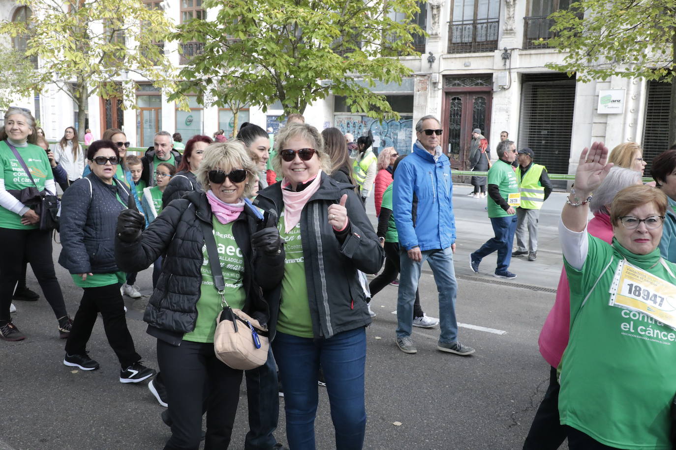 Fotos: La marcha contra el cáncer llena Valladolid de verde