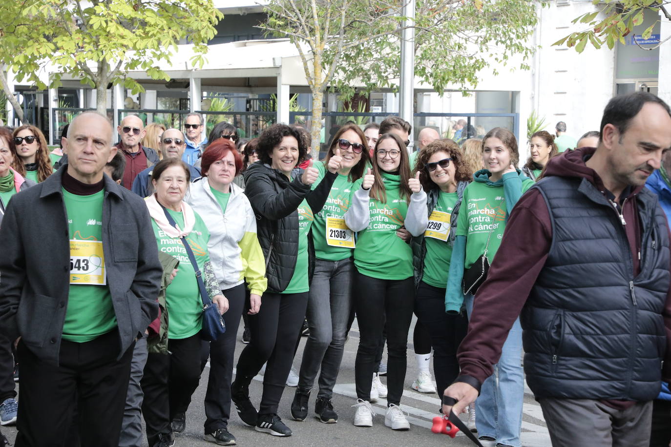 Fotos: La marcha contra el cáncer llena Valladolid de verde