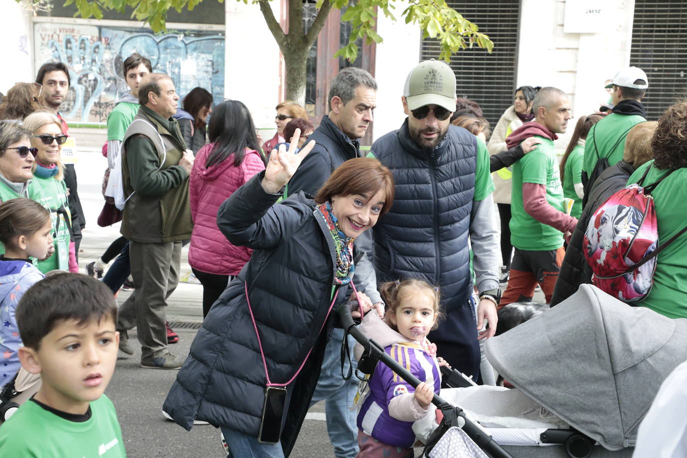 Fotos: La marcha contra el cáncer llena Valladolid de verde