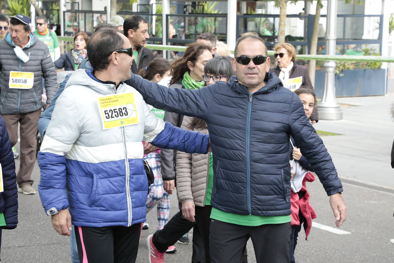 Fotos: La marcha contra el cáncer llena Valladolid de verde