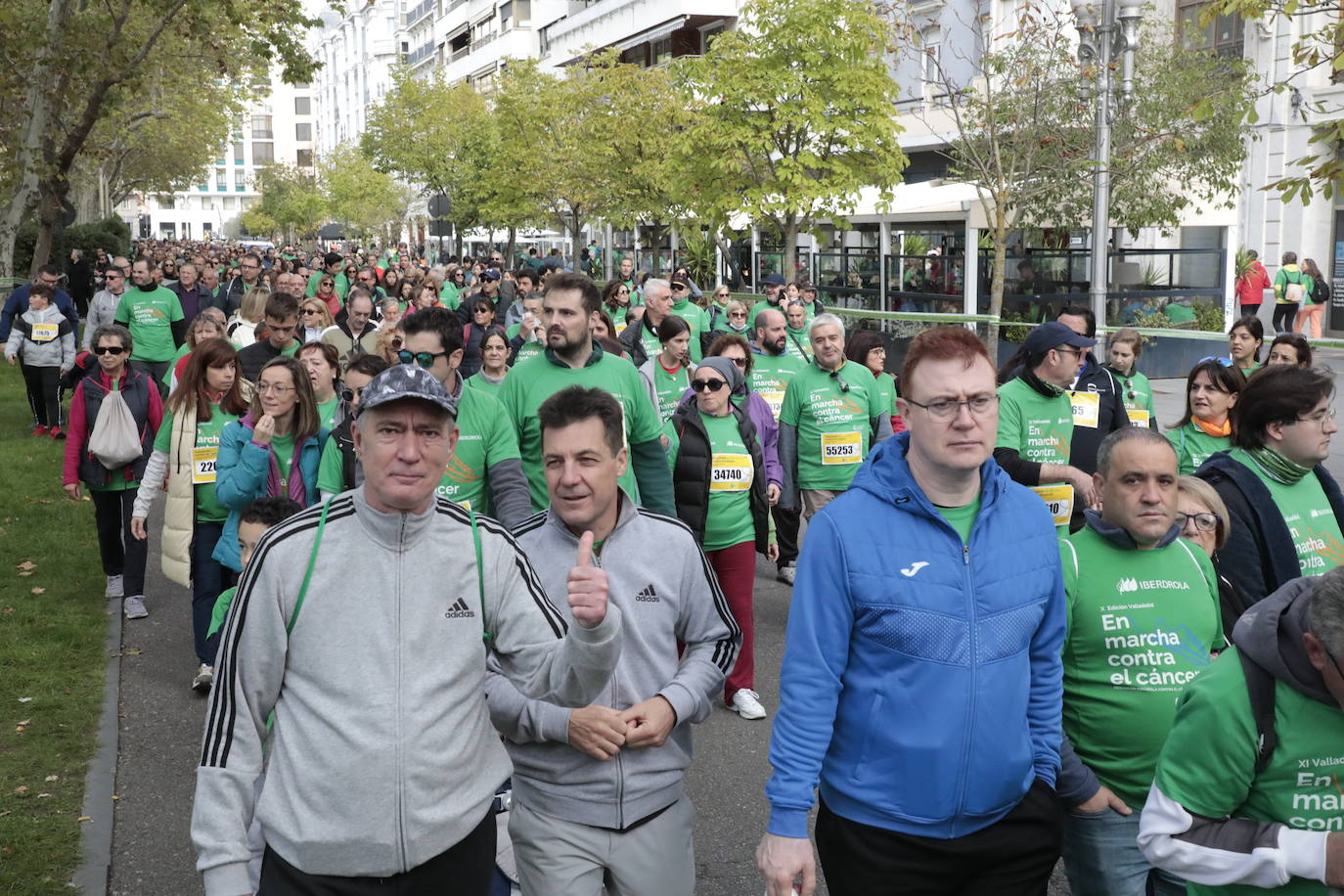 Fotos: La marcha contra el cáncer llena Valladolid de verde