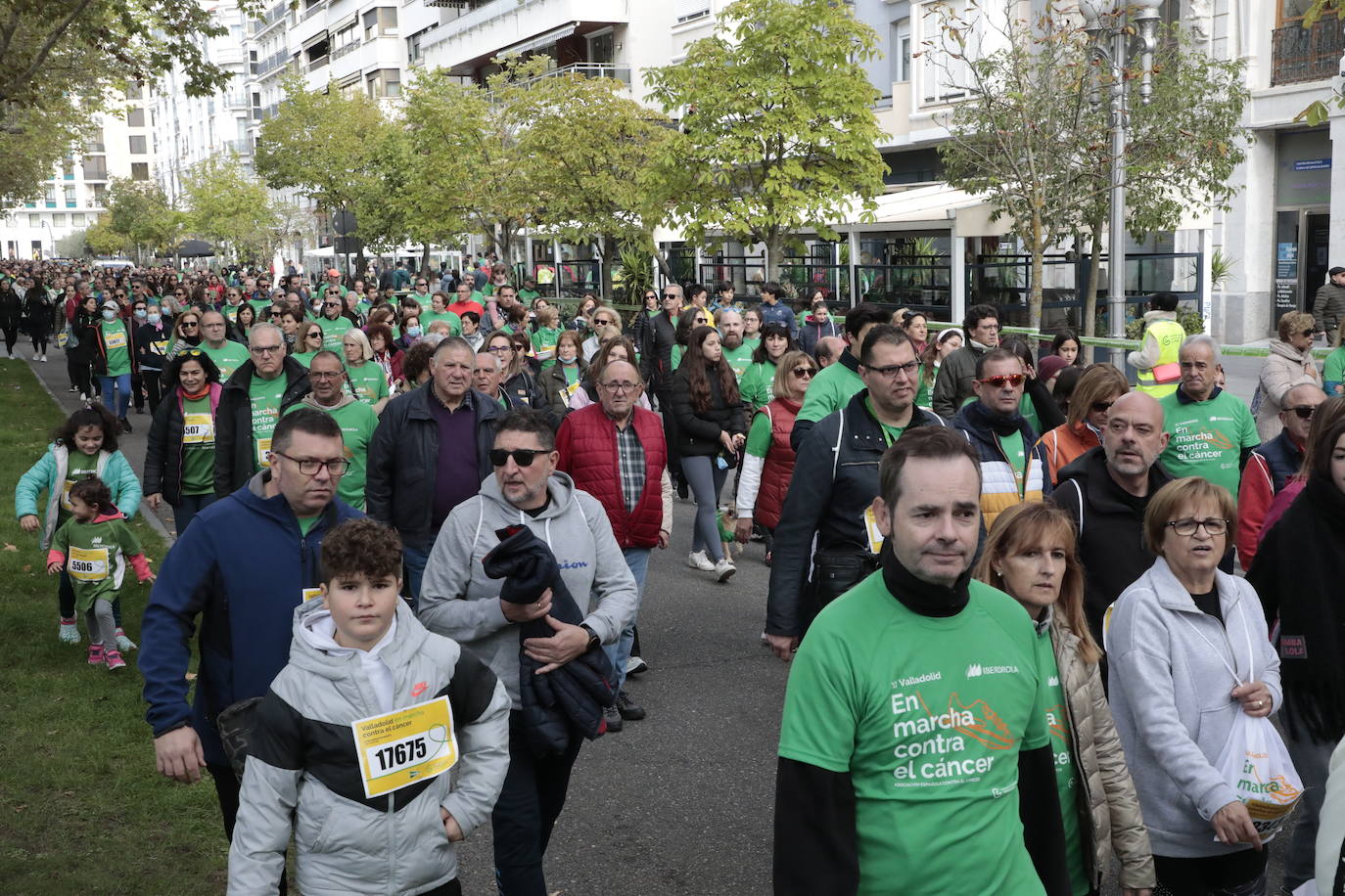 Fotos: La marcha contra el cáncer llena Valladolid de verde