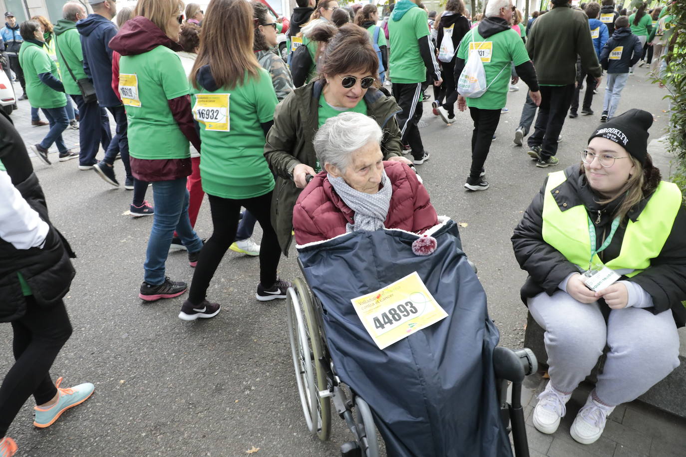 Fotos: La marcha contra el cáncer llena Valladolid de verde