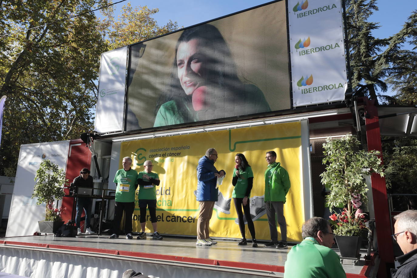 Fotos: La marcha contra el cáncer llena Valladolid de verde