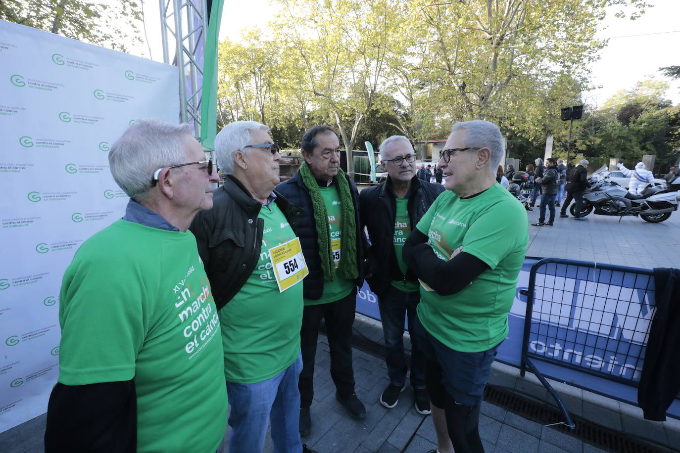 Fotos: La marcha contra el cáncer llena Valladolid de verde