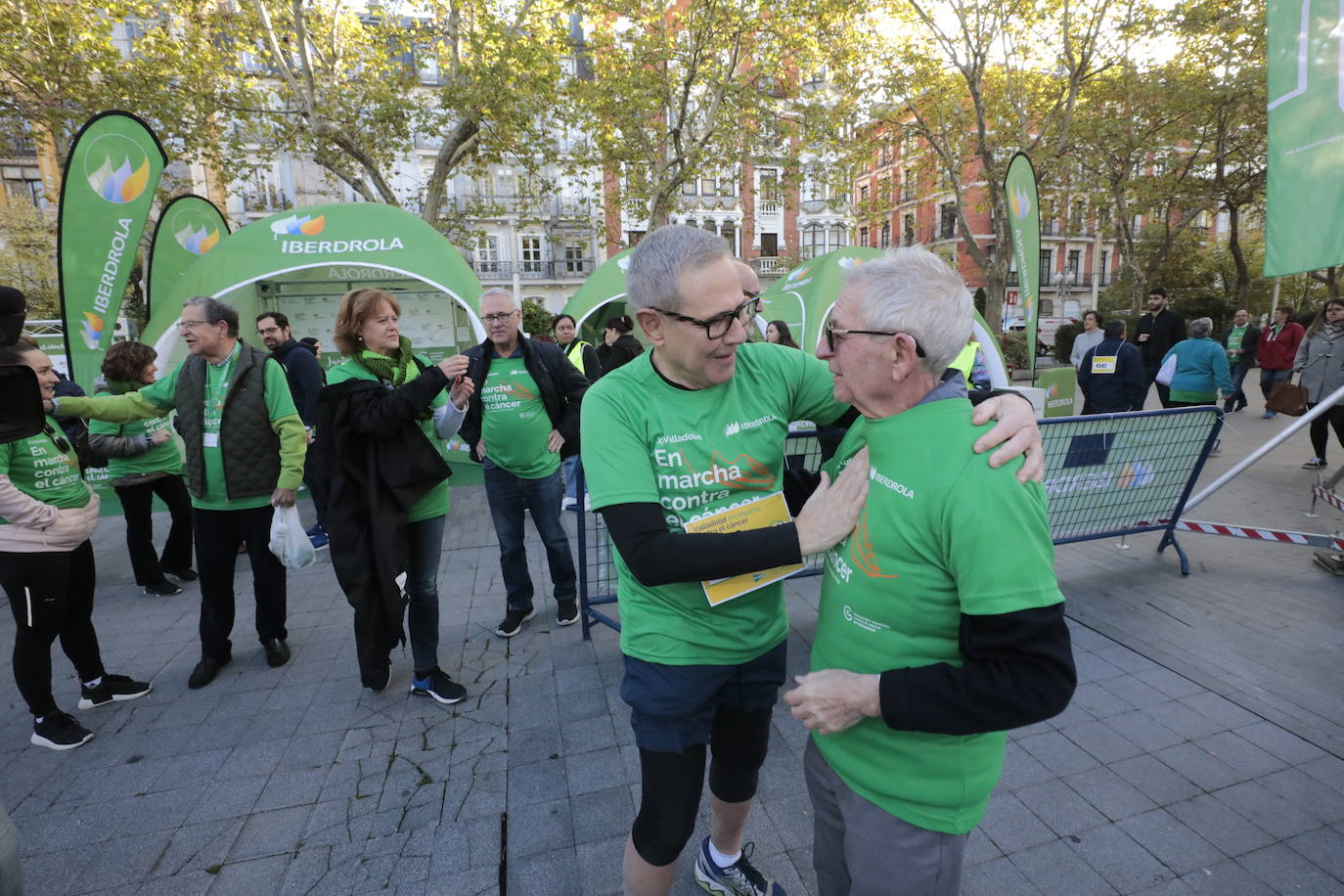 Fotos: La marcha contra el cáncer llena Valladolid de verde