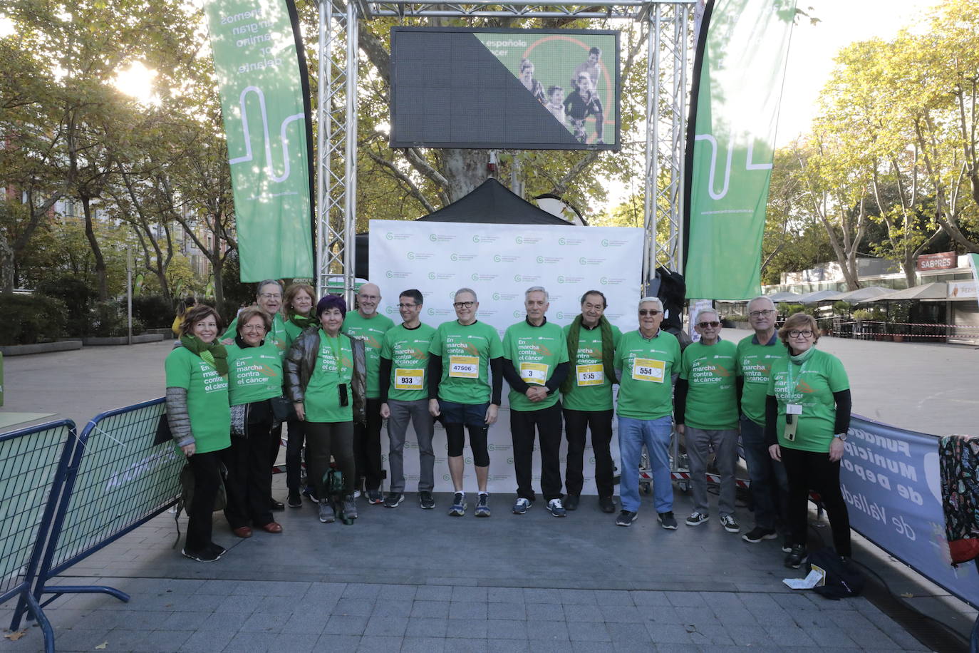 Fotos: La marcha contra el cáncer llena Valladolid de verde