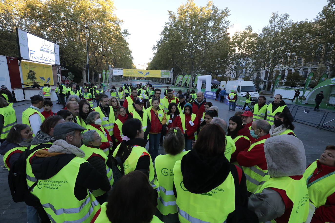 Fotos: La marcha contra el cáncer llena Valladolid de verde