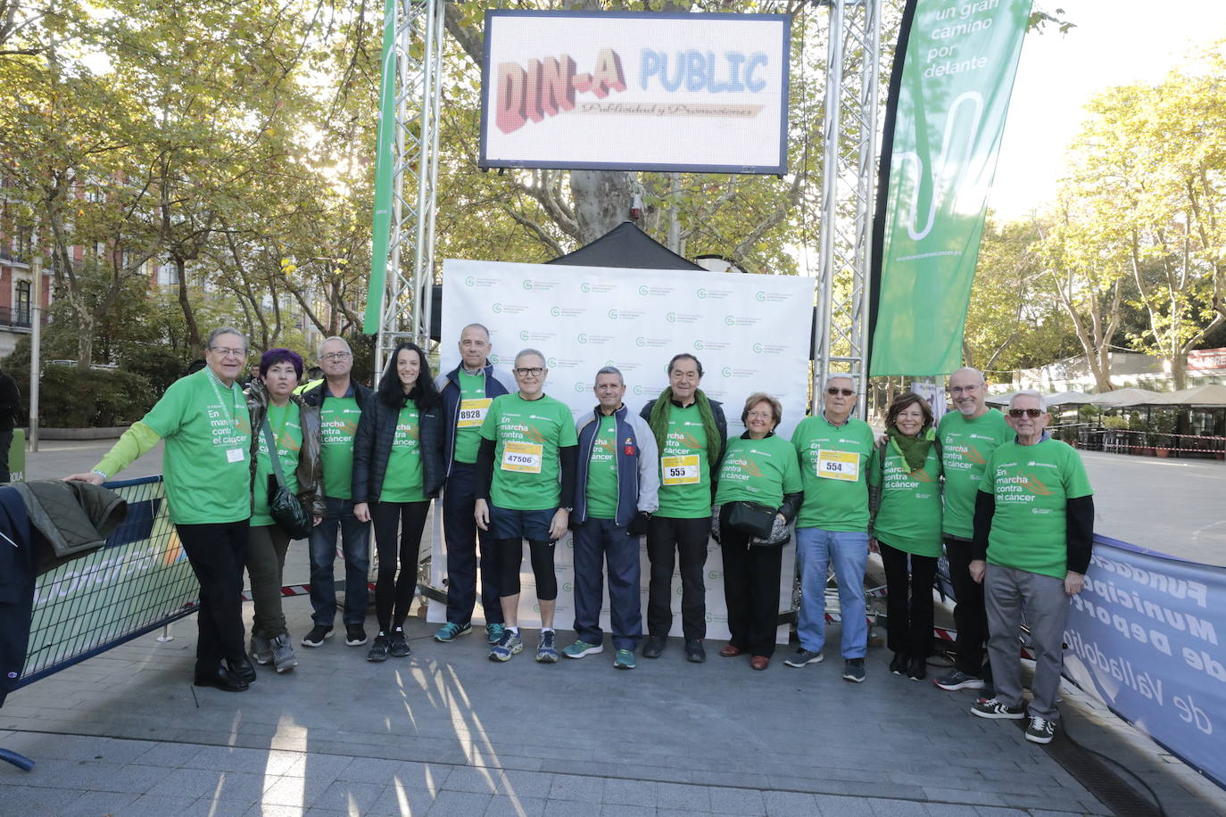 Fotos: La marcha contra el cáncer llena Valladolid de verde