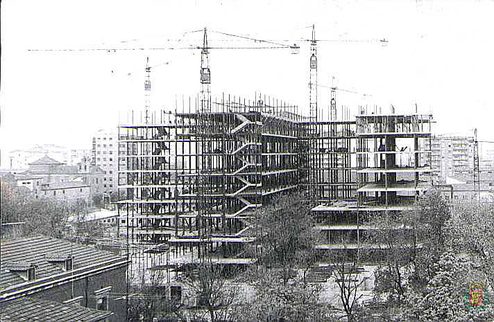 Construcción del Clínico en la calle Sanz y Forés de Valladolid.