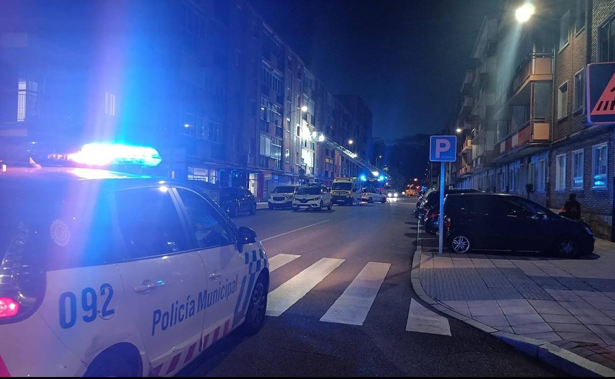 Vehículo policial en la calle Hípica, este miércoles por la tarde.