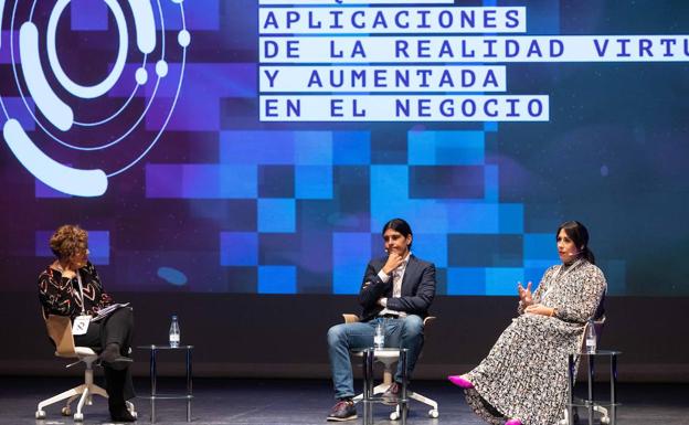 Susana Pascual,y Pedro Javier Sáez, en el congreso.