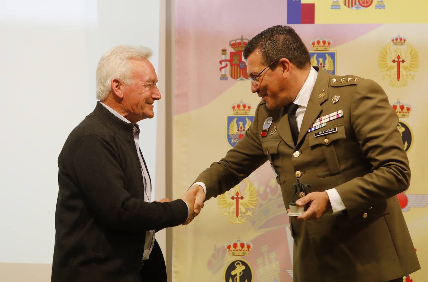 Fotos: Premios y condecoraciones de la Subdelegación de Defensa en Palencia