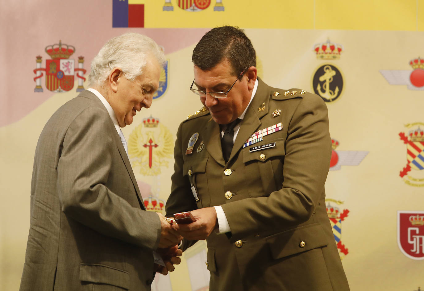 Fotos: Premios y condecoraciones de la Subdelegación de Defensa en Palencia
