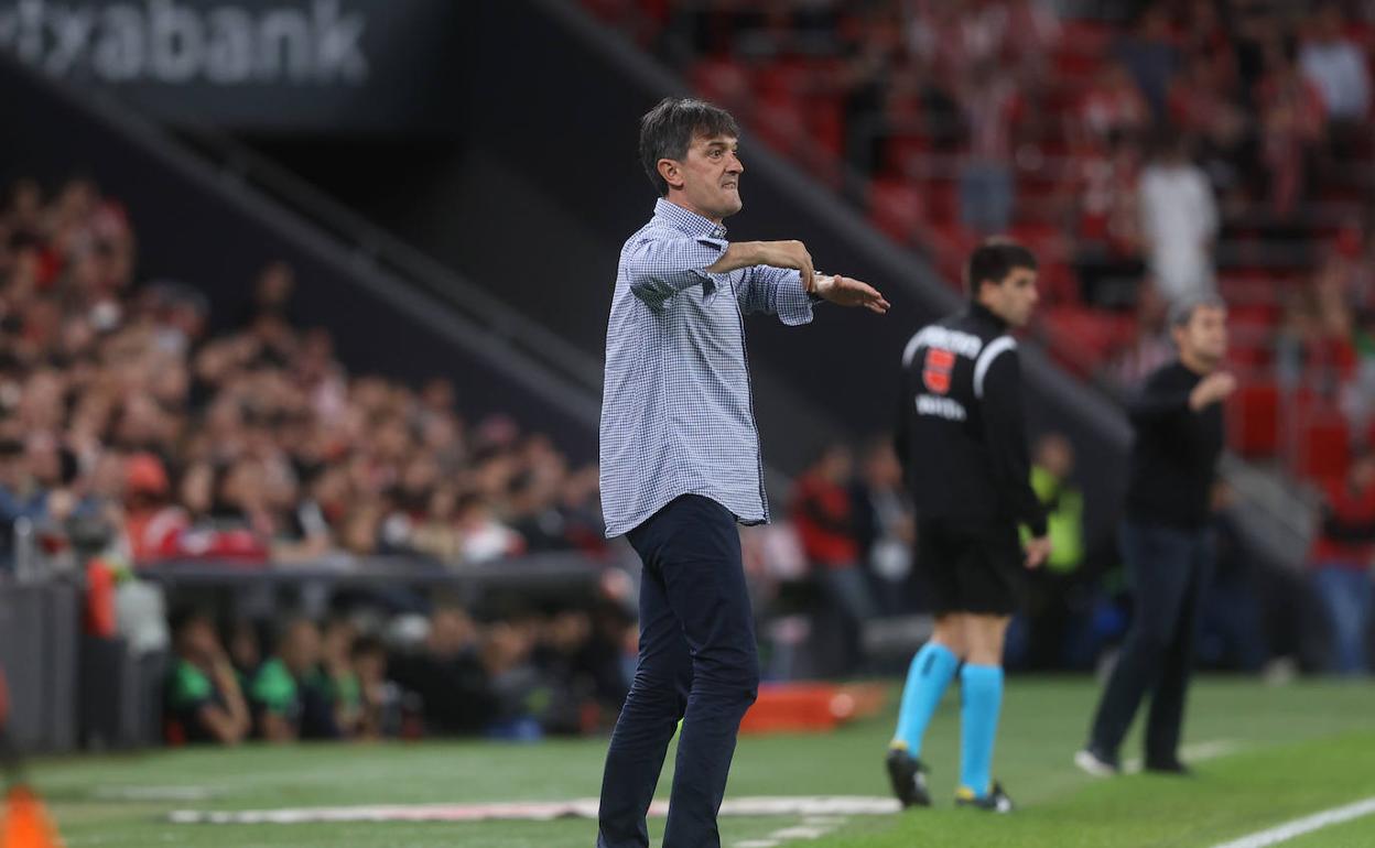 Pacheta, durante el partido del Real Valladolid en San Mamés. 