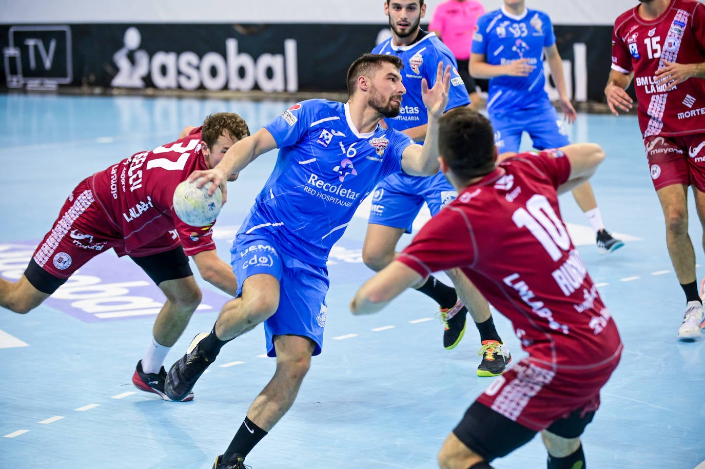 Fotos: El Recoletas iguala en los instantes finales frente a un poderoso BM Logroño La Rioja