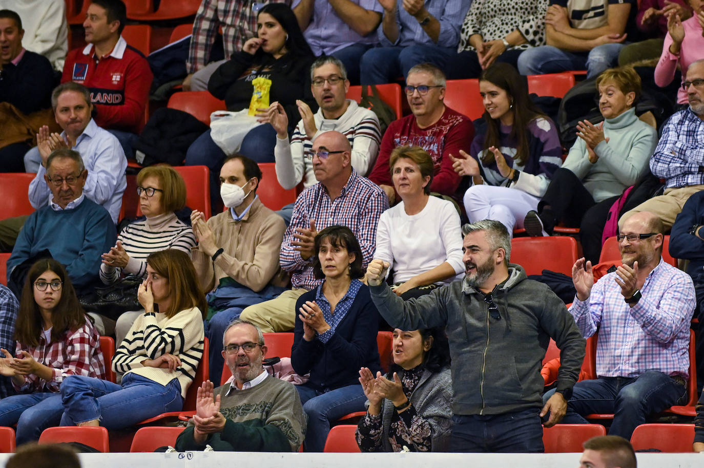 Fotos: El Recoletas iguala en los instantes finales frente a un poderoso BM Logroño La Rioja