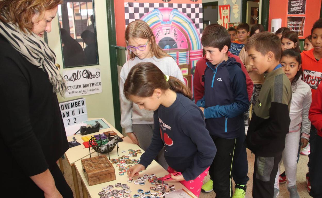 Mercadillo en el colegio San Gil de Cuéllar. 