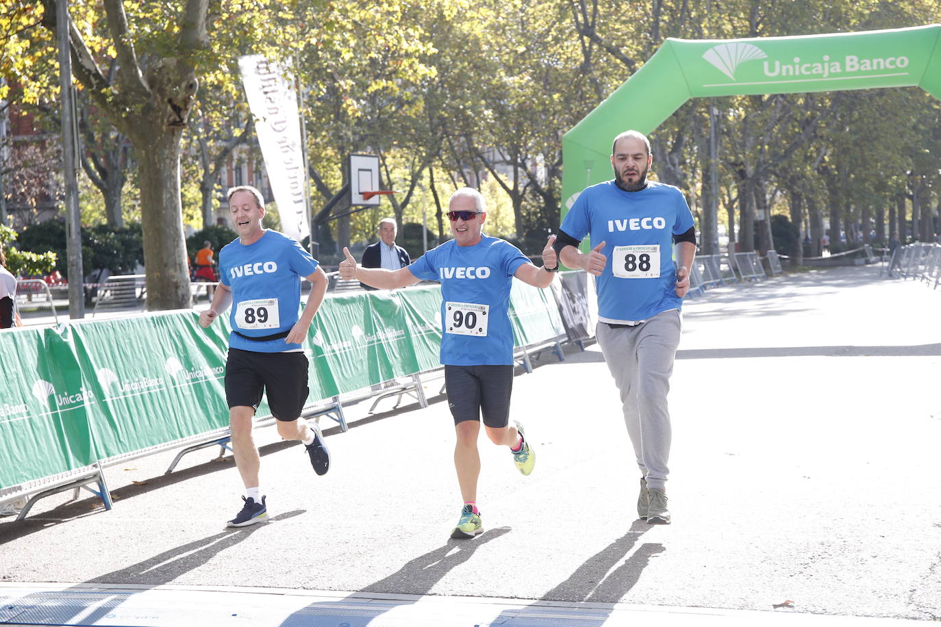 Fotos: Equipos participantes en la VI Carrera de Empresas (2/5)