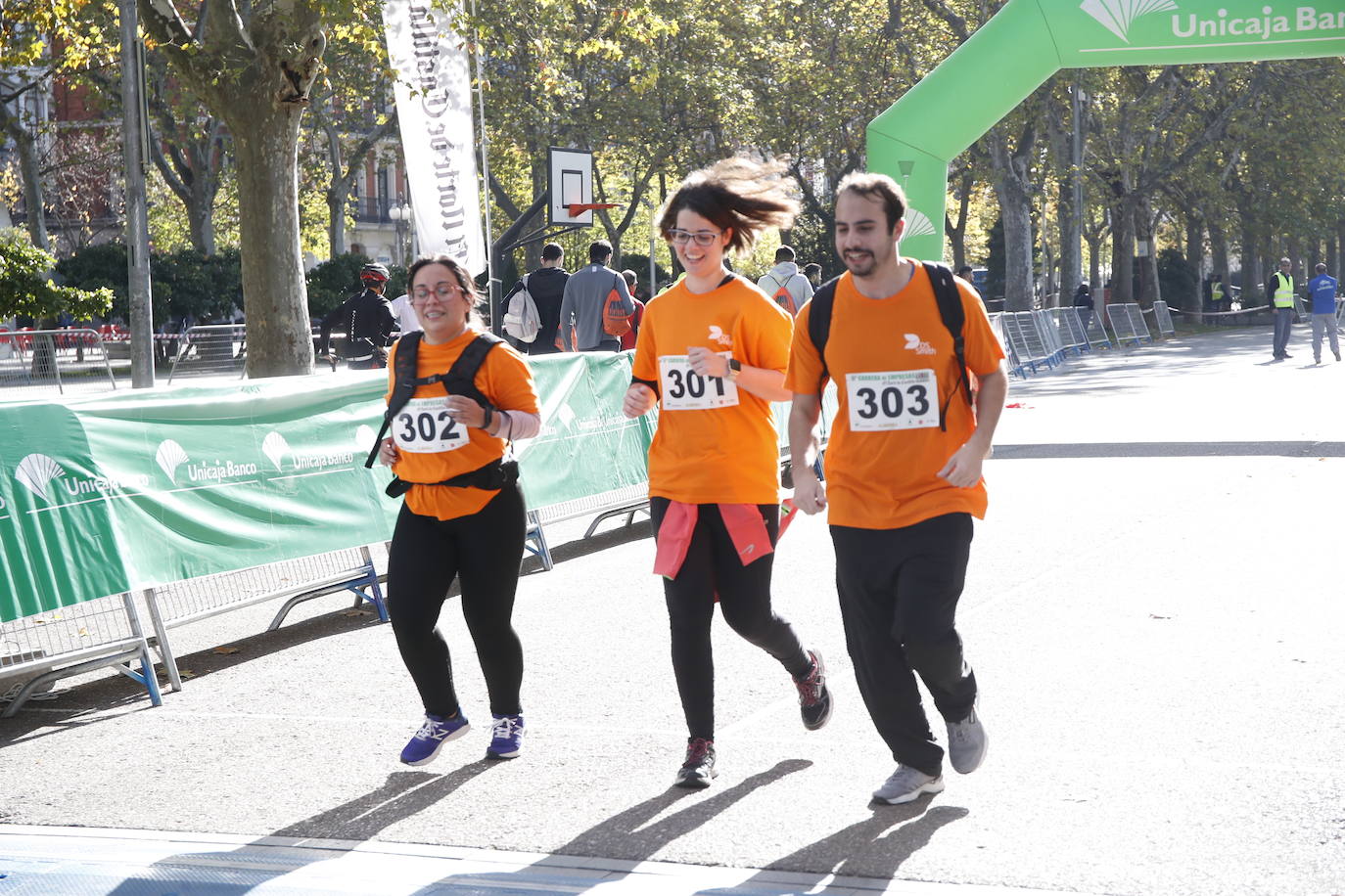 Fotos: Equipos participantes en la VI Carrera de Empresas (3/5)