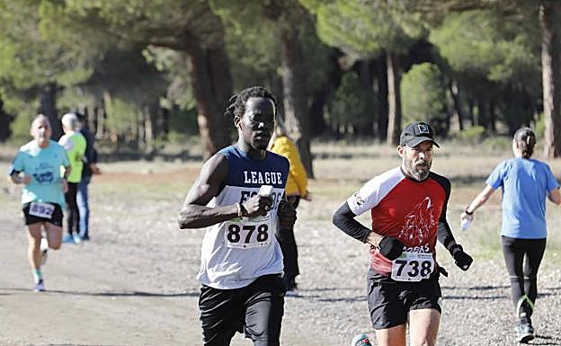 Adama Sy, que acabó el 46, y Jorge Castillo Valencia, 47 en la clasificación final. 