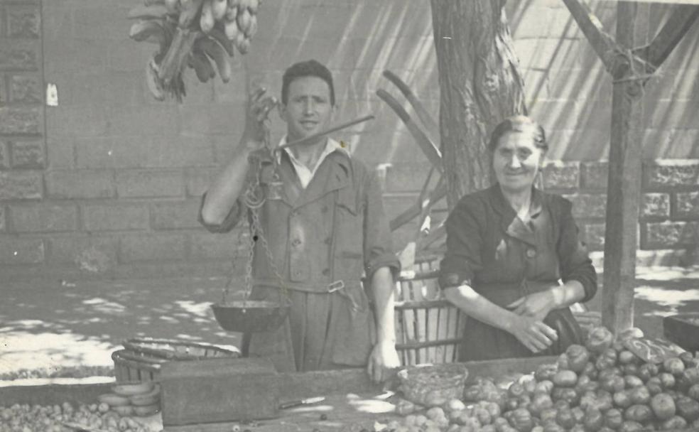 Ochenta años vendiendo fruta y verdura a pie de calle