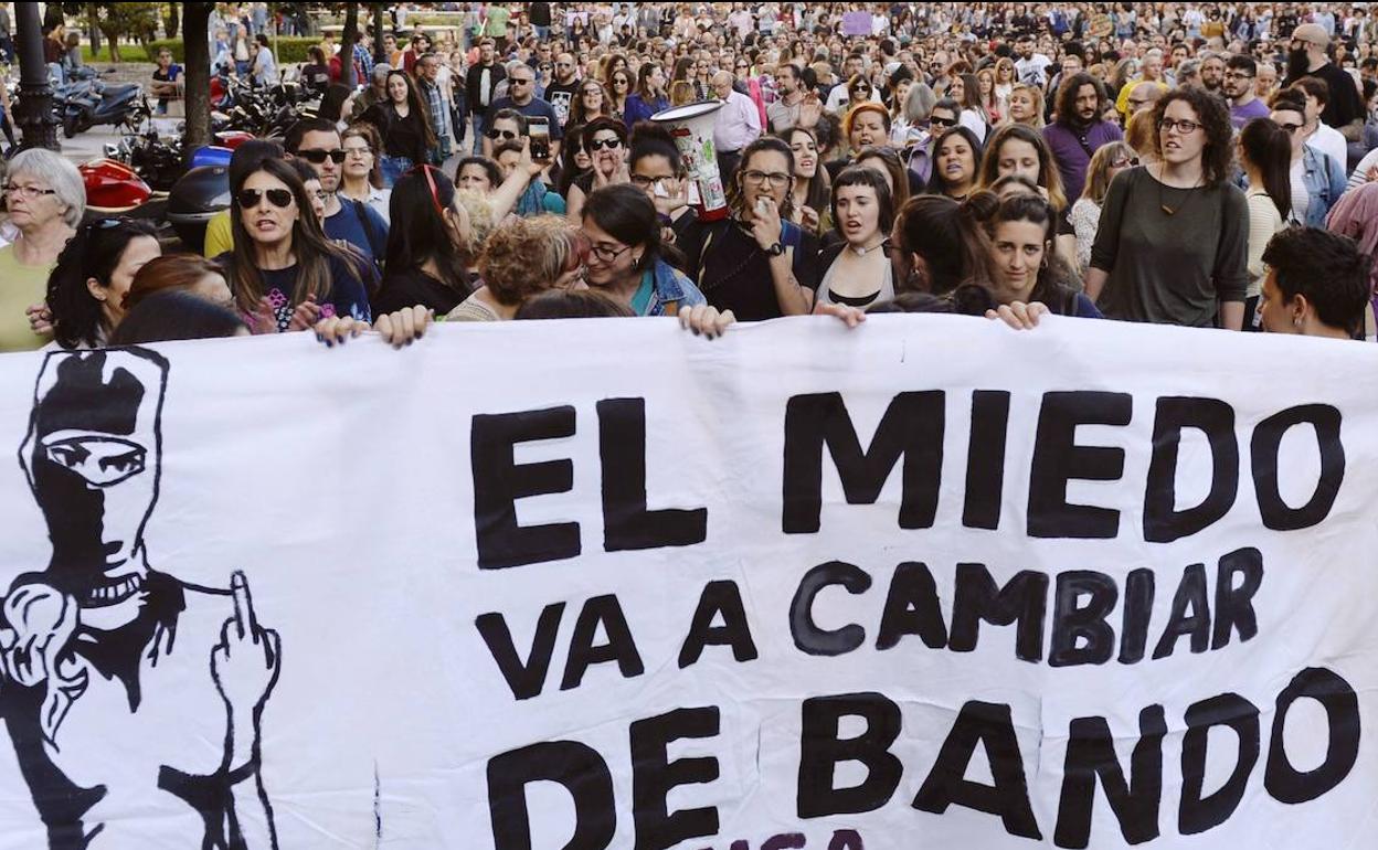 Manifestación contra la sentencia de la Audiencia de Navarra que condenó a los miembros de La Manada por abuso sexual y no por violación