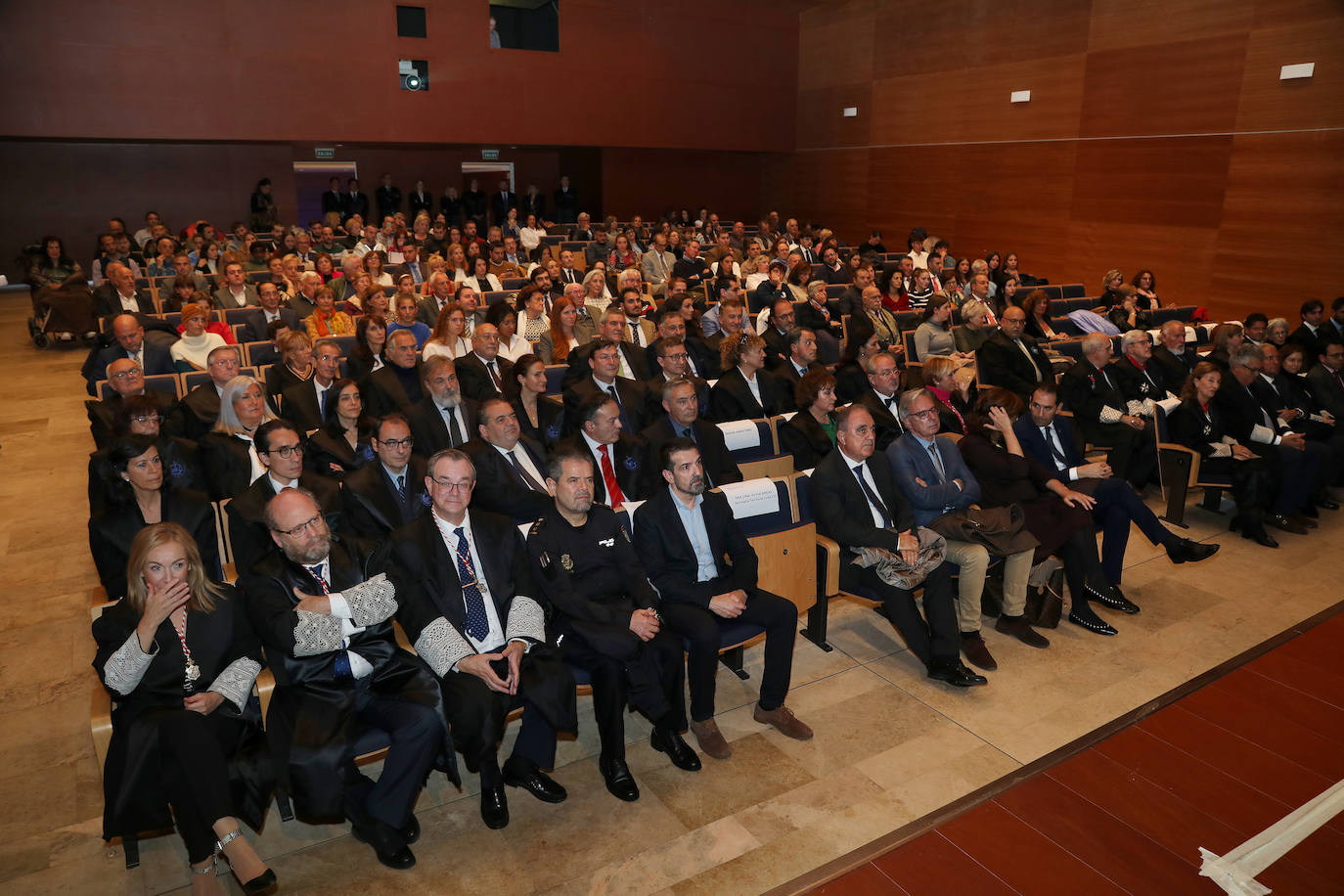 El salón de actos de Unicaja acogió la celebración de los letrados después del parón por la pandemia