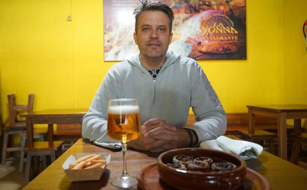 El maestro pizzero Tomás Porro, domina también el cocinado de los champiñones. Una delicia 