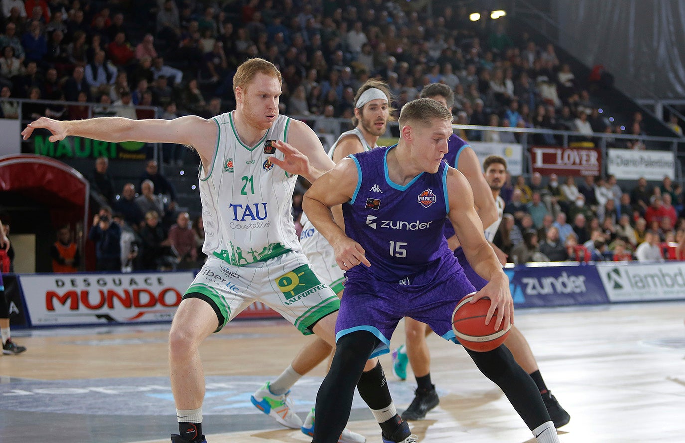 Zunder Palencia Baloncesto 77 - 63 TAU Castelló