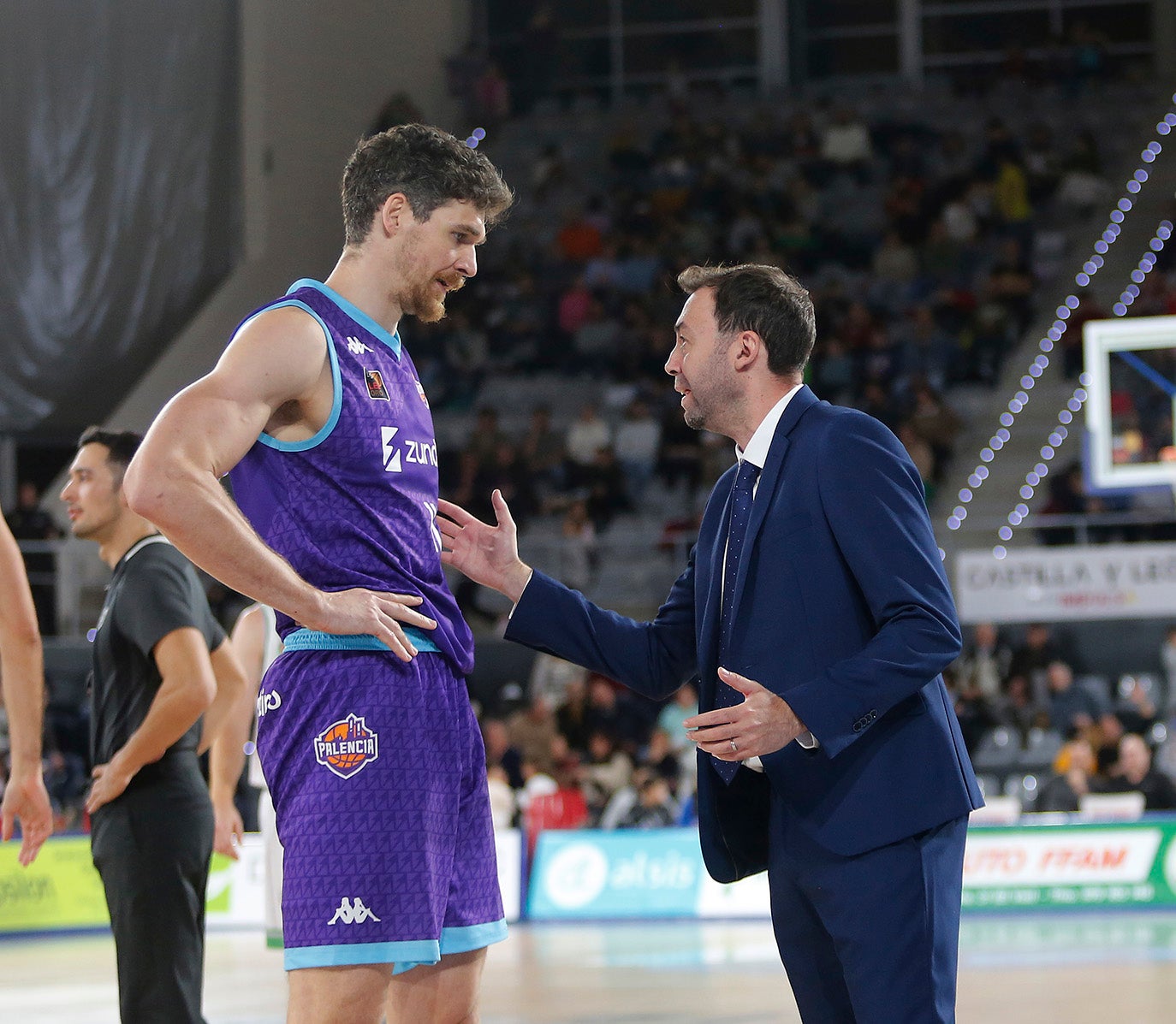 Zunder Palencia Baloncesto 77 - 63 TAU Castelló