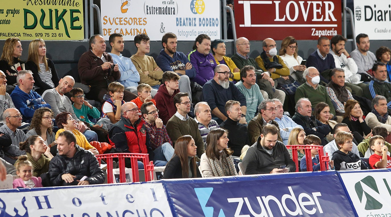 Zunder Palencia Baloncesto 77 - 63 TAU Castelló