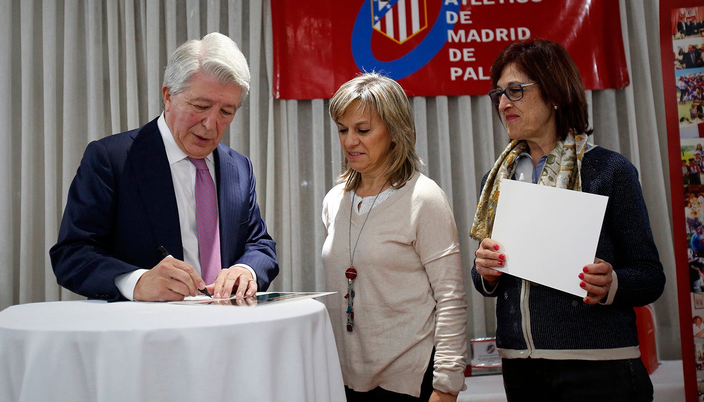 Enrique Cerezo, visita a la peña atlética de Palencia